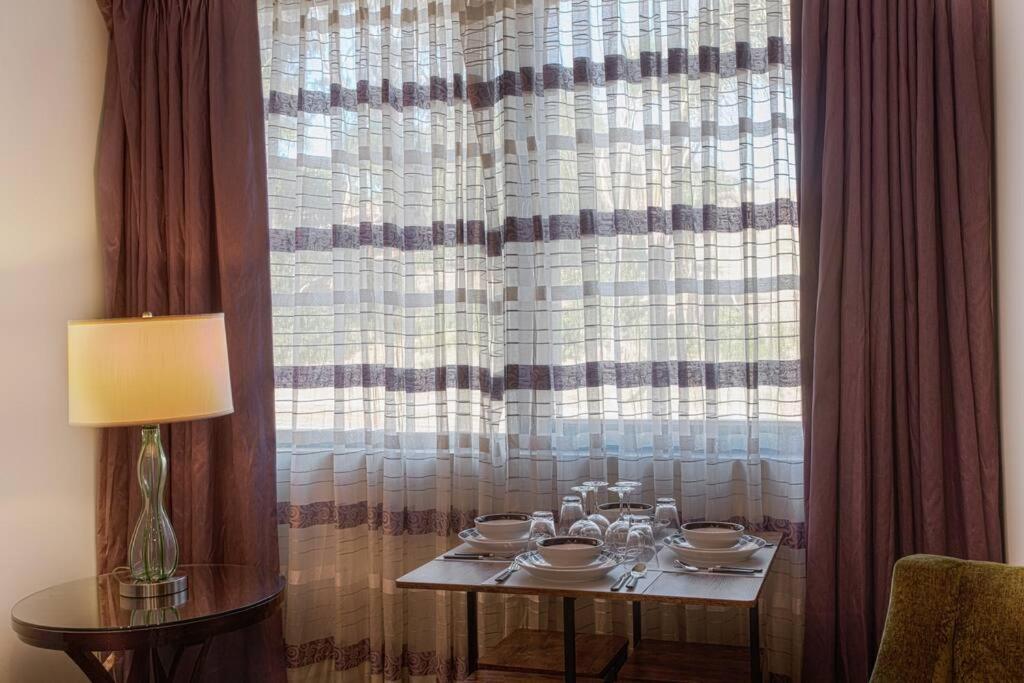 Appartement 1-bedroom With Cali King Size Bed In *