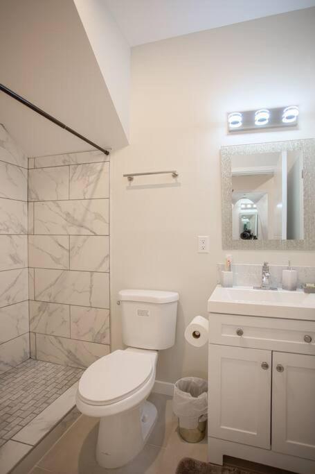 Appartement 1-bedroom With Cali King Size Bed In *